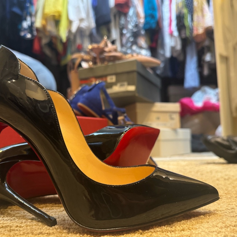 Christian Louboutin Black Patent Leather Red Bottom Pumps Size 37 / US 7 NIB - Picture 3 of 11